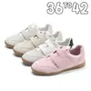 Zapatillas Blancas Talla Grande para Mujer para Comercio Exterior 2025 Versátiles de Nicho Cómodas Simples sin Cordones con Velcro Zapatos de Entrenamiento Estilo Universitario