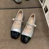 Zapatos Mary Jane de moda y elegantes estilo francés para mujer, nuevo modelo otoño 2026, zapatos planos de cuero plateados para la noche.