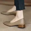 Zapatos de mujer de tacón bajo 2024 primavera nuevo estilo simple retro francés punta cuadrada suave tacón grueso zapatos de mujer