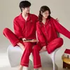 Nueva colección de otoño: Pijamas de algodón puro para mujer y parejas, con un festivo color rojo, tela suave y amigable con la piel, un cuello elegante y un vibrante diseño rojo, adecuados para ropa de estar para hombre y ocasiones de boda