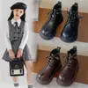 Botas Martin estilo britânico para crianças, novo modelo outono 2026, botas curtas versáteis retrô para meninas, botas de motocicleta, botas de couro