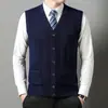 Chaleco de lana de un solo pecho con cuello en V para hombre al por mayor del fabricante, nuevo modelo 2026, chaleco cálido y a prueba de frío para otoño e invierno para papás
