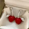 Aretes rojos de alta gama con forma de cereza para mujer, con un diseño lujoso y elegante, nueva colección 2026, joyería con temática de cerezas