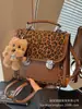 Mochila Estampa de Leopardo Feminina 2025 Nova para Estudante Universitário Viagem Diária Bolsa Escolar Pequena Leve Mochila Feminina para Viagem e Trajeto