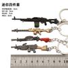 Arma devoradora de pollos periférica mini MK14awm 98K Glock sks rueda izquierda m416 juguete llavero traje
