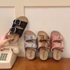 Elegantes y llamativas chanclas de verano estilo Chanel, 2026, nuevo estilo de celebridad de internet, sin rozaduras en el talón, sandalias limpias y ordenadas para mujer