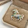 Broche do Cavalo do Zodíaco 2026, Personalizado e Requintado, Alfinete de Moda de Design de Alta Qualidade para Ternos e Casacos, Ideia de Presente