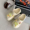 Zuecos de EVA de Venta Caliente para Exteriores que Aumentan la Altura para la Temporada de Regreso a Clases, Sandalias Cerradas Elegantes y Modernas para Playa, Antideslizantes y Transpirables para Mujer