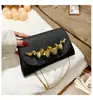 Bolsa de Corrente Acrílica com Padrão Ondulado Novo Estilo Transfronteiriça Bolsa de Pulso Bolsa de Mão Feminina Moda Bolsa de Noite Versátil Bolsa Transversal