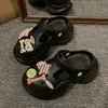 Zapatos de Agujeros con Dibujos de Estrellas Lindos para Mujer Verano 2025 Nuevo Calzado de Exterior Sandalias Tipo Zueco de Suela Gruesa de Doble Uso Modernas