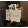 Bolsa feminina de nicho de alta qualidade, nova bolsa de mão com laço da moda de verão 2026, bolsa tote color block de bolinhas