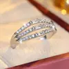 Anillo Super Brillante con Circonita Incrustada en Capas Cruzadas Venta Caliente Temperamento Personalidad Creativo Simple Lujo Ligero Versátil Anillo Diario