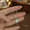 Collar de Plata de Ley S925 con Resina Azul Claro de Trébol de Cuatro Hojas para Mujer, Diseño de Lujo Ligero con un Toque de Alta Gama, Cadena Clavicular Azul de Estrella de Cuatro Puntas