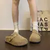 Zapatos estilo Birkenstock cálidos con forro de felpa para mujer, nueva colección otoño/invierno 2026, suela gruesa, que aumentan la altura, punta cerrada, estilo media pantufla, retro, mullidos y con forro de algodón
