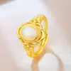 Anel Feminino Estilo Europeu e Americano de Luxo Leve Vazado com Opala Sintética Iridescente, Anel Versátil Empilhável de Cobre Banhado a Ouro, Joia de Mão de Nicho