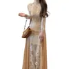 Elegante y único vestido con un aire moderno, ajustado al cuerpo y que realza la figura, perfecto para la primavera de 2026