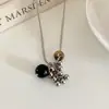 Collar de Acero de Titanio con Cuentas de Uva de Piedra Natural para Mujer Diseño de Nicho Nuevo Versátil Cadena Larga para Suéter Accesorios de Alta Gama
