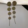 Pendientes de Borla Redondos con Patrón Metálico Estilo Transfronterizo Europeo y Americano con Diseño Exagerado, Sensación de Lujo Ligero y Gama Alta, Pendientes para Mujer