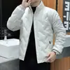 2024 Nueva Chaqueta de Plumón de Pato Blanco Moda de Invierno para Hombre Cálida Corta Cuello Alto Casual Ligera Versátil Abrigo