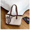 Bolsa Transfronteriza de Gran Capacidad para Mujer 2025 Nueva Elegante Nicho Textura Simple Bolso de Hombro Casual Bolso Tote para Viajero