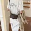 Bolsa de mão tecida única para mulheres, novo modelo de verão 2026, bolsa de mão casual simples, bolsa transversal, bolsa de ombro de alto valor estético