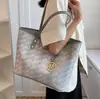 Bolso de mano de alta calidad para mujer, de gran capacidad, versátil y sencillo, para el verano de 2024.