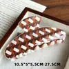 Grampo de Cabelo Retro com Listras de Bolinhas de Plástico Clima Doce e Feminino Grampo para Parte de Trás da Cabeça Simples Elegante Presilha de Tubarão