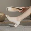 Otoño 2026 Suela Suave Punta Cuadrada Tacón Grueso Tacones Altos Moda Hebilla Metálica Cómodos para Ir al Trabajo No Cansan los Pies Zapatos de Moda
