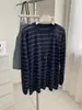 Refrescante y Transpirable Cubierta Rayada de Seda Helada con Protección Solar para Mujer, Camiseta Versátil de Bloques de Color de Cuello Redondo y Manga Larga Estilo Coreano, Camisa de Aire Acondicionado para Verano