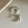 Brincos Minimalistas de Fio Torcido para Mulheres, Design de Nicho, Brincos Geométricos Versáteis de Luxo Leve de Alta Qualidade, Novos Brincos