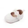 Sapatos de couro PU pequenos para bebê menina primavera e outono novos sapatos de bebê com florzinhas sapatos confortáveis macios para criança pequena uma geração de BC2247