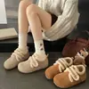 Zapatos de Algodón para Nieve Cálidos Retro de Suela Gruesa para Mujer Invierno 2026 Nuevo Estilo Felpa Engrosada Zapatos Bochen Peludos del Noreste