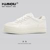Zapatos blancos pequeños fufu de leche universales 2024 otoño nuevas explosiones nicho Joker deportes casuales zapatos de tabla versión coreana