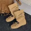 Primer Encuentro con las Botas de Encaje Estilo Ballet a Media Pantorrilla de la Temporada para Mujer, con Hebilla de Cinturón y Aumento Oculto de Altura, Nueva Versión Coreana Verano 2026 con Diseño de Lazo