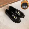 Uva mesmo estilo couro de cavalo amassado lavado à água mocassins de moeda de ouro slip-on feminino sapatos individuais de preguiçoso salto baixo sapatos pequenos de couro britânicos
