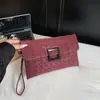 Bolsas Femininas Populares Inverno 2025 Novo Estilo Bolsa Envelope Feminina Simples Retrô Bolsa de Mão Casual Bolsa Feminina
