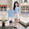 2026 Conjunto Casual Deportivo de Verano de Dos Piezas para Niñas con Pantalones Cortos de Rayas Finas y Corazones, Moderno y Elegante