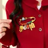 Pin de la Suerte Naranja de Hangzhou Lingyin para Riqueza Instantánea, Colgante Broche de Bebé Tejido para Bendición y Seguridad, Productos Culturales y Creativos de Zonas Pintorescas