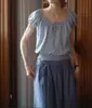 Top de Manga Corta Stamack con Cordones de Encaje de Lino Lavado con Lluvia y Rocío SS2025