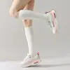 Novas Meias de Yoga Antiderrapantes de Cano Longo Profissionais de Cinco Dedos Meio Cano Meias Esportivas Meias de Pilates Femininas Primavera e Outono Algodão Fitness