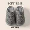 Pantuflas suaves de algodón afelpado para uso doméstico en invierno, con forro polar adicional para mayor calidez, diseño de punta cerrada, adecuadas tanto para hombres como para mujeres, antideslizantes, duraderas y cómodas para uso en casa
