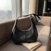 Bolsa de Gran Capacidad Transfronteriza Nueva para Mujer Otoño/Invierno Moda Simple de un Solo Hombro Cruzada con Colgante Bolso Tote para Viajes de Negocios para Dama