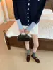 Mocassins Femininos de Couro Estilo Britânico Plissados Sapatos Preguiçosos Moeda de Ouro Pequena Salto Bloco Slip-ons Versáteis Sapatos Pequenos de Couro