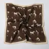 Serie de toallas cuadradas pequeñas de felpa cepillada venta directa de fábrica comercio exterior toalla cuadrada pequeña versátil pañuelo de cuello de moda para mujer pañuelo para la cabeza de viaje pañuelo de seda