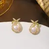 Aretes de Perla Natural con Aguja de Plata de Ley 925 Pequeños y Exquisitos Aretes de Bolsa de la Fortuna Cruz Luz de Lujo Aretes de Alta Gama para Mujer