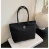 Bolsa de tela nueva transfronteriza color macarrón bolso de mano ligero versátil elegante bolso cubo nicho bolsa de transporte exterior para mujer
