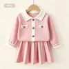 Conjunto de Tricô com Gola Estilo Coco Chanel para Meninas Pequenas e Crianças Jovens Peça Superior Saia Plissada Duas Peças Elegante Fashionável Vestido Princesa Menina