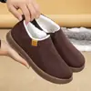 Novos Sapatos de Algodão do Velho Pequim de Inverno Mais Veludo Quente Sapatos para Pai de Meia-Idade e Idosos Slip-On Antiderrapante Botas de Neve Chinelos de Algodão Masculinos