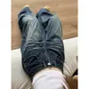 Jeans lavados, desgastados, de pierna ancha, corte curvo con efecto bigotes de gato, unisex, corte holgado, diseño estilo americano, con caída fluida y un look relajado y deconstruido
