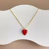 Collar de Perlas S Brand para Mujer con Colgante de Corazón Esmaltado Rojo Dorado Estilo Francés, Cadena para Clavícula de Lujo Ligero Nicho de Gama Alta Tendencia